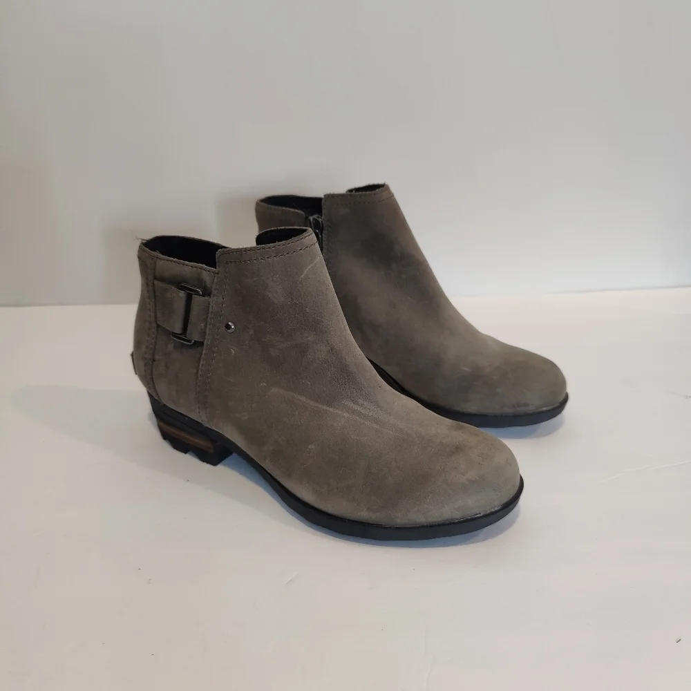 Sorel Waterproof Leather Gray Lolla ankle bootie